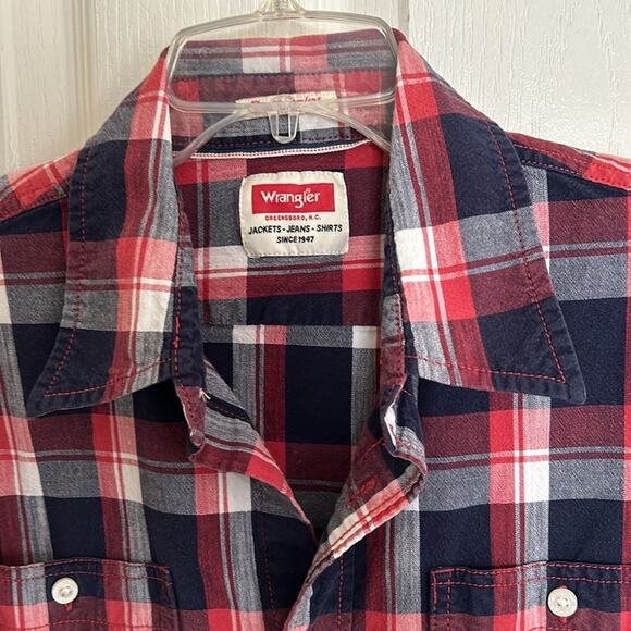 Wrangler men’s size L button down, long sleeve shirt, 2 pockets, - Picture 3 of 11